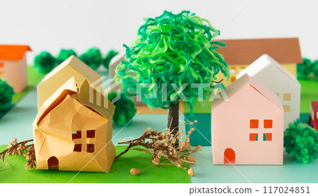 Trees from the neighboring house crossing the border; branches from the neighboring house that have crossed the border; garden trees that have exceeded the property line; poorly maintained vacant houses; designated vacant houses 117024851