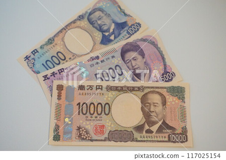 New banknotes: 10,000 yen, 5,000 yen, 1,000 yen New banknotes: 10,000 yen, 5,000 yen, 1,000 yen 117025154