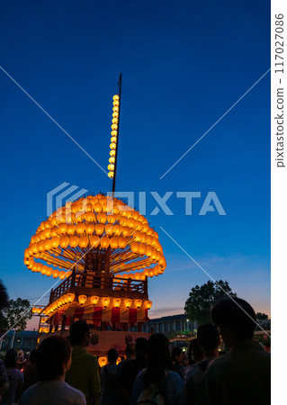 Atsuta Festival signals the arrival of summer, with lanterns decorated with lanterns (Nagoya City, Aichi Prefecture) 117027086