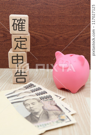 Tax return and piggy bank 117027125