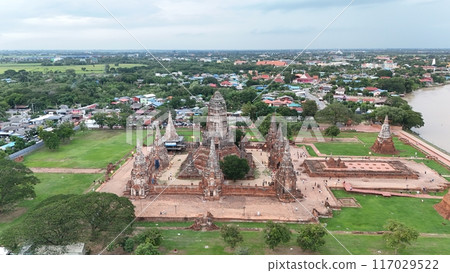 Pagoda at Wat Chaiwatthanaram temple is one of the famous temple in Ayutthaya, Thailand. Temple in Ayutthaya Historical Park, Ayutthaya, Thailand. UNESCO world heritage 117029522