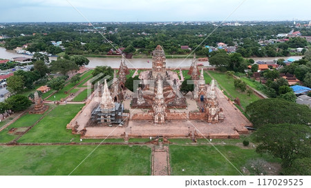Pagoda at Wat Chaiwatthanaram temple is one of the famous temple in Ayutthaya, Thailand. Temple in Ayutthaya Historical Park, Ayutthaya, Thailand. UNESCO world heritage 117029525