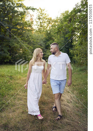 a 30-year-old couple in love in the garden 117030055