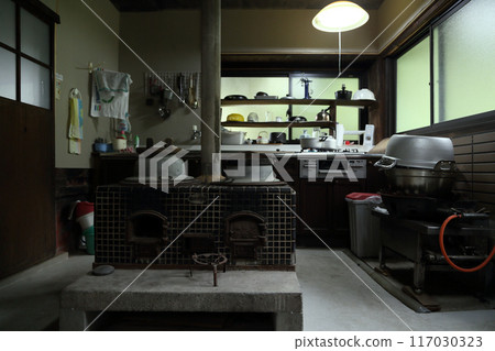 爐子、舊廚房、泥土地板 117030323