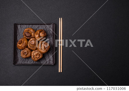 Delicious juicy whole champignons baked on the grill with salt and spices 117031006