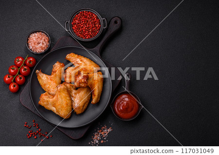 Delicious fried chicken wings with salt, spices and herbs 117031049