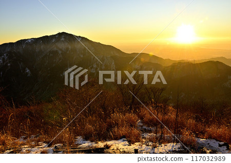 從丹澤二能登眺望大山與旭日 117032989