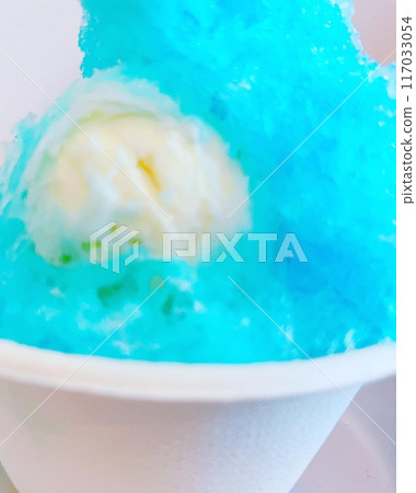 玻璃碗中的刨冰 玻璃碗中的刨冰 117033054