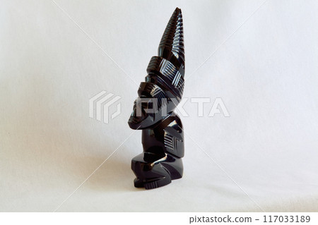 Vintage Black Obsidian Carved Stone Mayan Aztec Sculpture Vintage Black Obsidian Carved Stone Mayan Aztec Sculpture 117033189