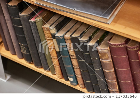Old books in a library 117033646
