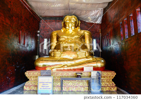 Beautiful scenery of Wat Chedi Luang temple in Chiang Mai, Thailand 117034360