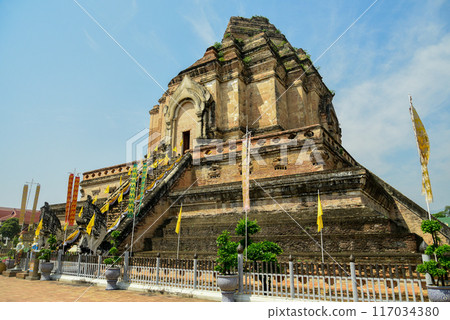 Beautiful scenery of Wat Chedi Luang temple in Chiang Mai, Thailand 117034380