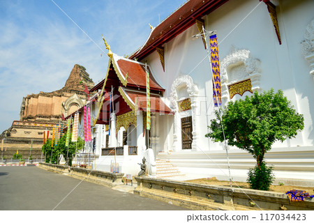 Beautiful scenery of Wat Chedi Luang temple in Chiang Mai, Thailand Beautiful scenery of Wat Chedi Luang temple in Chiang Mai, Thailand 117034423