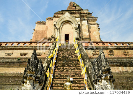 Beautiful scenery of Wat Chedi Luang temple in Chiang Mai, Thailand Beautiful scenery of Wat Chedi Luang temple in Chiang Mai, Thailand 117034429