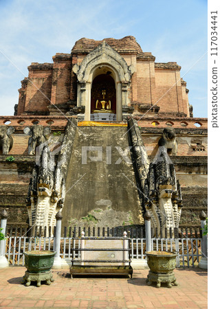 Beautiful scenery of Wat Chedi Luang temple in Chiang Mai, Thailand Beautiful scenery of Wat Chedi Luang temple in Chiang Mai, Thailand 117034441