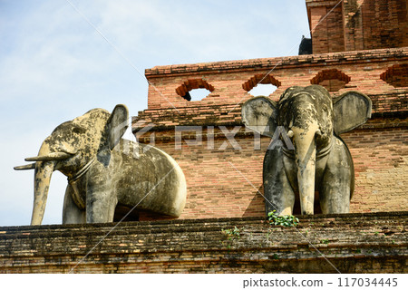 Beautiful scenery of Wat Chedi Luang temple in Chiang Mai, Thailand 117034445