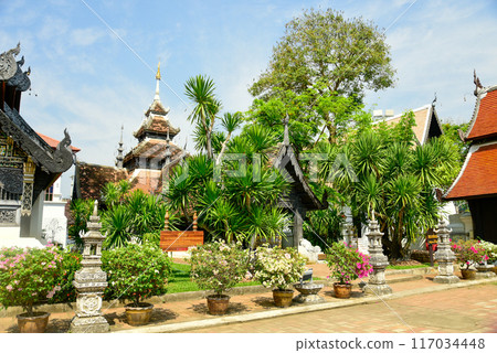 Beautiful scenery of Wat Chedi Luang temple in Chiang Mai, Thailand Beautiful scenery of Wat Chedi Luang temple in Chiang Mai, Thailand 117034448