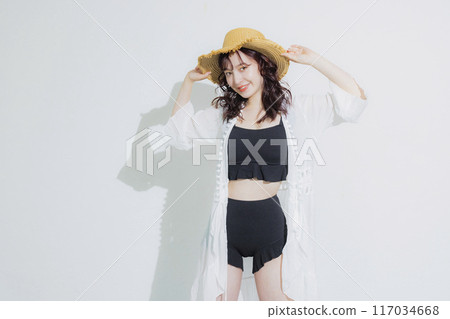 避暑勝地的年輕女子 避暑勝地的年輕女子 117034668