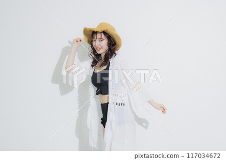 避暑勝地的年輕女子 避暑勝地的年輕女子 117034672