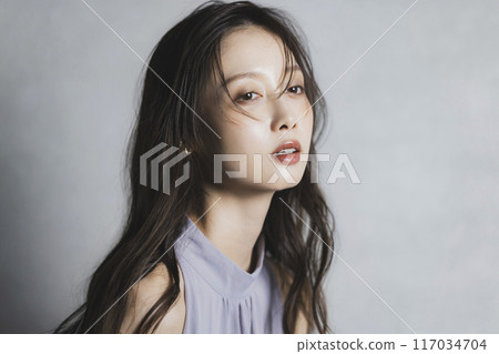 long hair woman 117034704