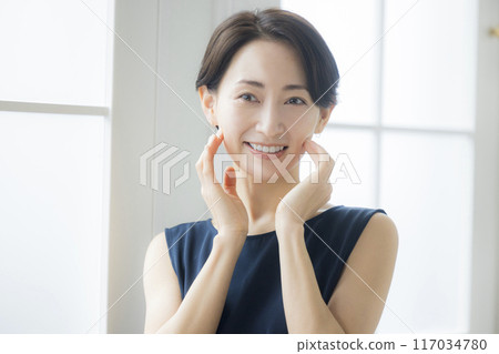 感到保濕的女人 117034780