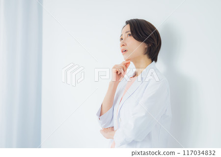 穿白大褂的女人 穿白大褂的女人 117034832