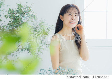 年輕女性的護髮形象 117034868