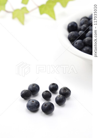 Fresh blueberries on a plate 117035010