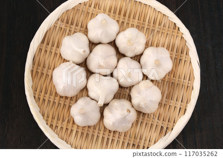 Garlic on a colander Garlic on a colander 117035262