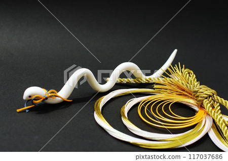 New Year's materials: Paper clay snake and mizuhiki decorations 117037686