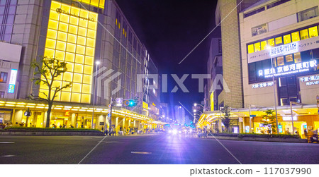 京都市四條河原町十字路口的夜景。 117037990
