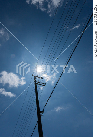 電線桿和仲夏的太陽 電線桿和仲夏的太陽 117038252