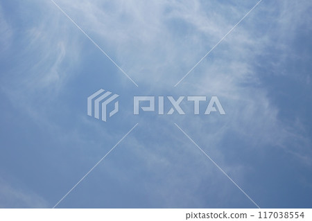 漂浮在藍天上的雲彩 117038554