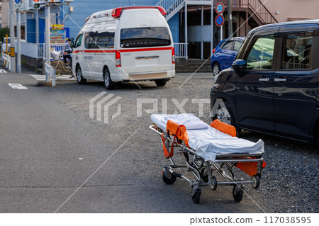 救護車和緊急擔架 117038595