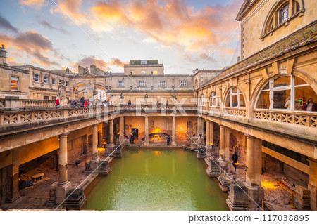 Historical roman bathes in Bath city, England Historical roman bathes in Bath city, England 117038895