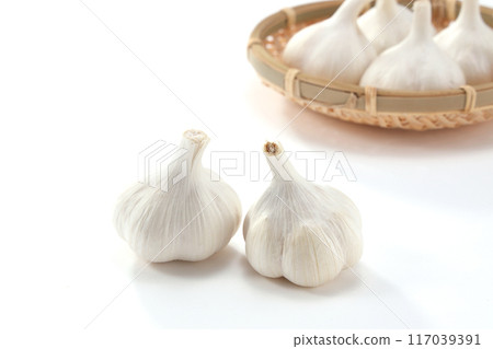 Fresh garlic 117039391