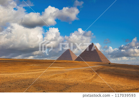  金字塔 117039593
