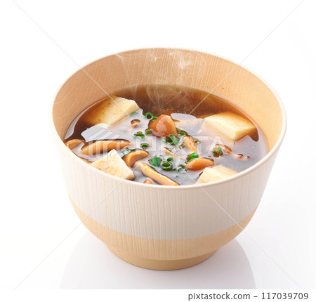 Nameko soup (white background) 117039709