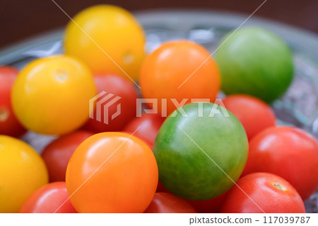 Colorful cherry tomatoes on a glass plate Colorful cherry tomatoes on a glass plate 117039787