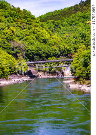 【京都風景】宇治川沿岸的寧靜時刻(從宇治橋到白保橋) 【京都風景】宇治川沿岸的寧靜時刻(從宇治橋到白保橋) 117040694