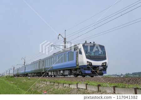 A tourist train on the Ouu Line running through Katagami City 117041382