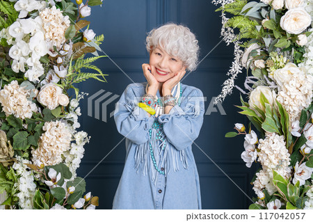 Senior women in their 60s and 70s who enjoy fashion and freedom of self-expression Senior women in their 60s and 70s who enjoy fashion and freedom of self-expression 117042057