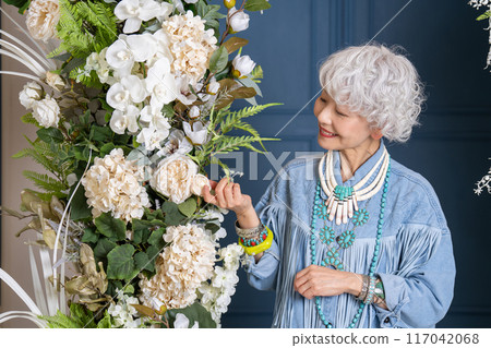 Senior women in their 60s and 70s who enjoy fashion and freedom of self-expression Senior women in their 60s and 70s who enjoy fashion and freedom of self-expression 117042068