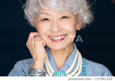 Senior women in their 60s and 70s who enjoy fashion and freedom of self-expression Senior women in their 60s and 70s who enjoy fashion and freedom of self-expression 117042103