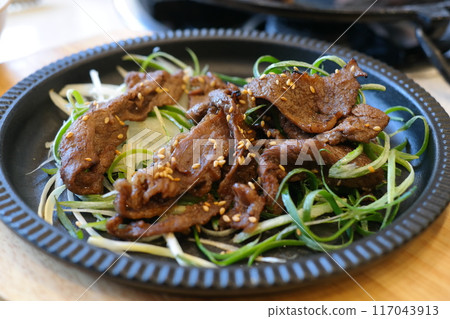 Bulgogi is a Korean meat dish. It is considered one of the national dishes of Korea. 117043913