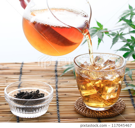 Iced Oolong Tea 117045467