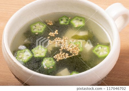 Chinese soup with okra, wakame seaweed and tofu 117046702