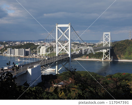 從福岡縣北九州市門司區輪船公園第二展望台看到的關門大橋 從福岡縣北九州市門司區輪船公園第二展望台看到的關門大橋 117047391