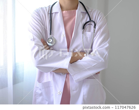 Female doctors hold Headphones doctors Standing in-room hospital ward Health insurance concept Female doctors hold Headphones doctors Standing in-room hospital ward Health insurance concept 117047626