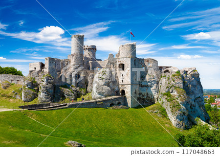 Ogrodzieniec ruins of a medieval castle. Czestochowa region, Poland 117048663